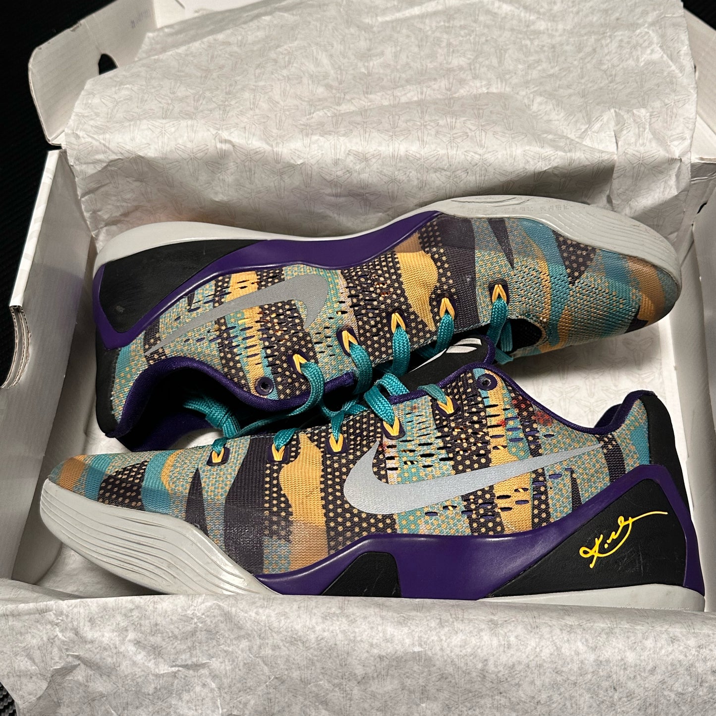 Kobe 9 EM Low Unleashed Pre-Owned